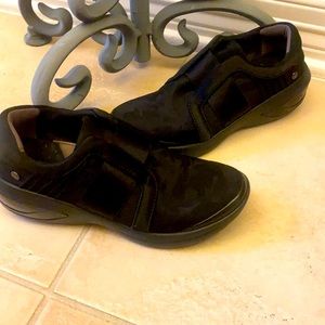 Bzees black camo sneaker 8